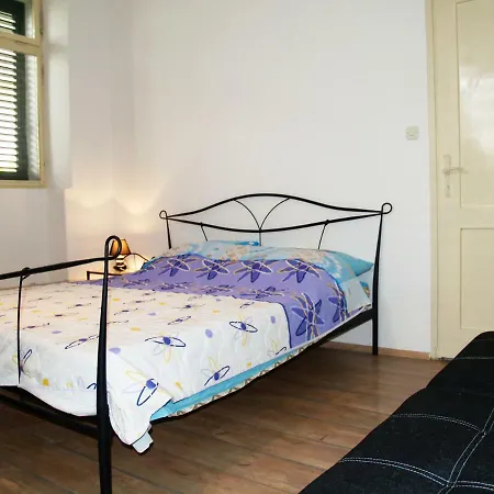 Lolov Apartman *