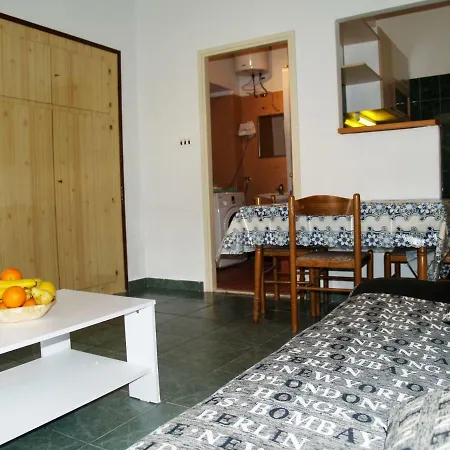 Lolov Apartman Preko