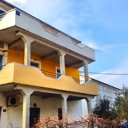 Apartman Lolov *